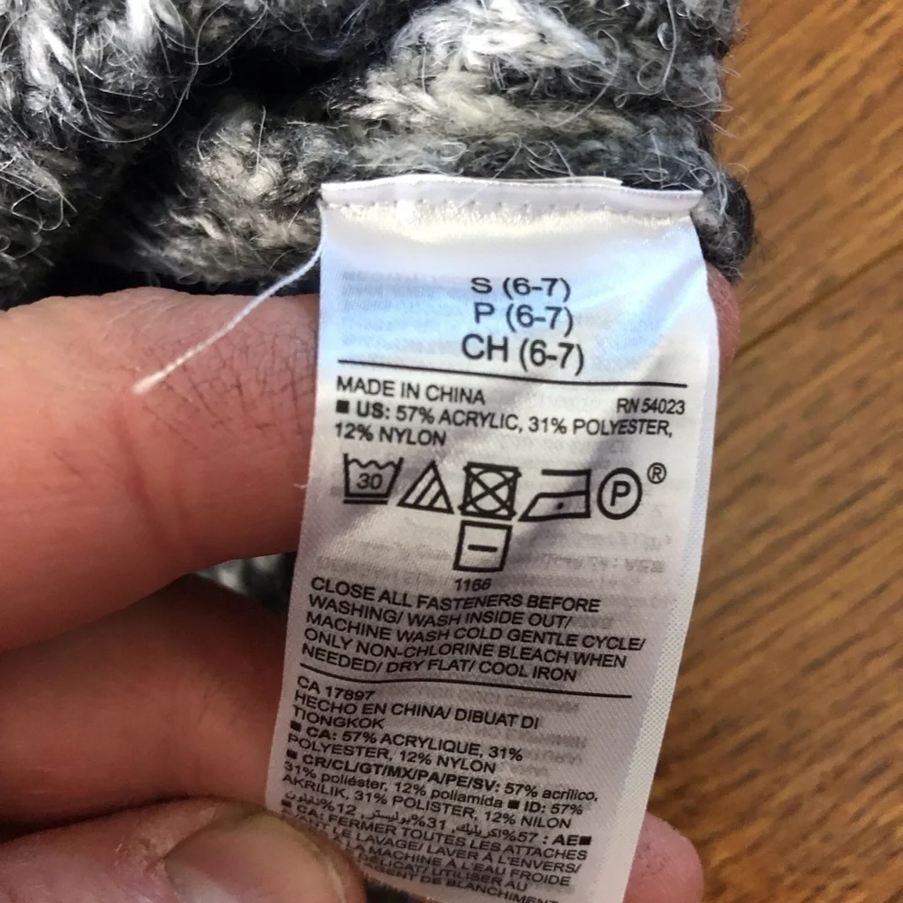 Old Navy Black & White knit semi-cropped button up sweater in size S (6-7)